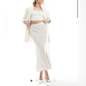 & Other Stories Satin Midi Skirt – Beige Mermaid Silhouette